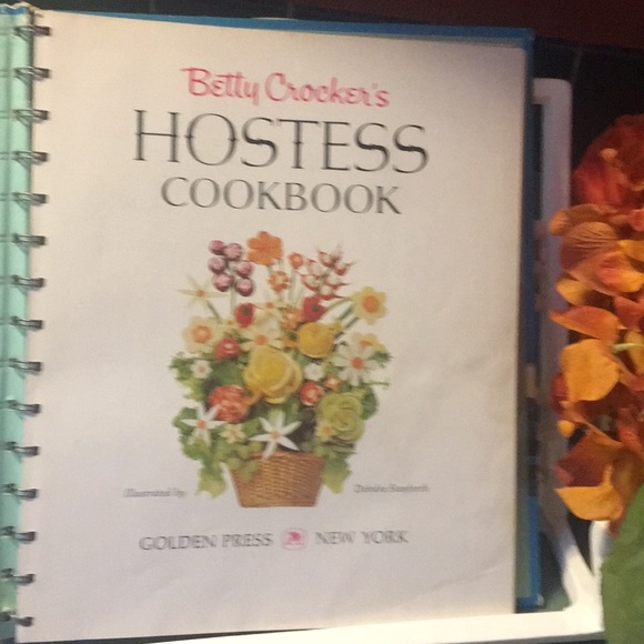 Betty Crocker first edition Hostess Cookbook 1967 - Picture 2 of 8